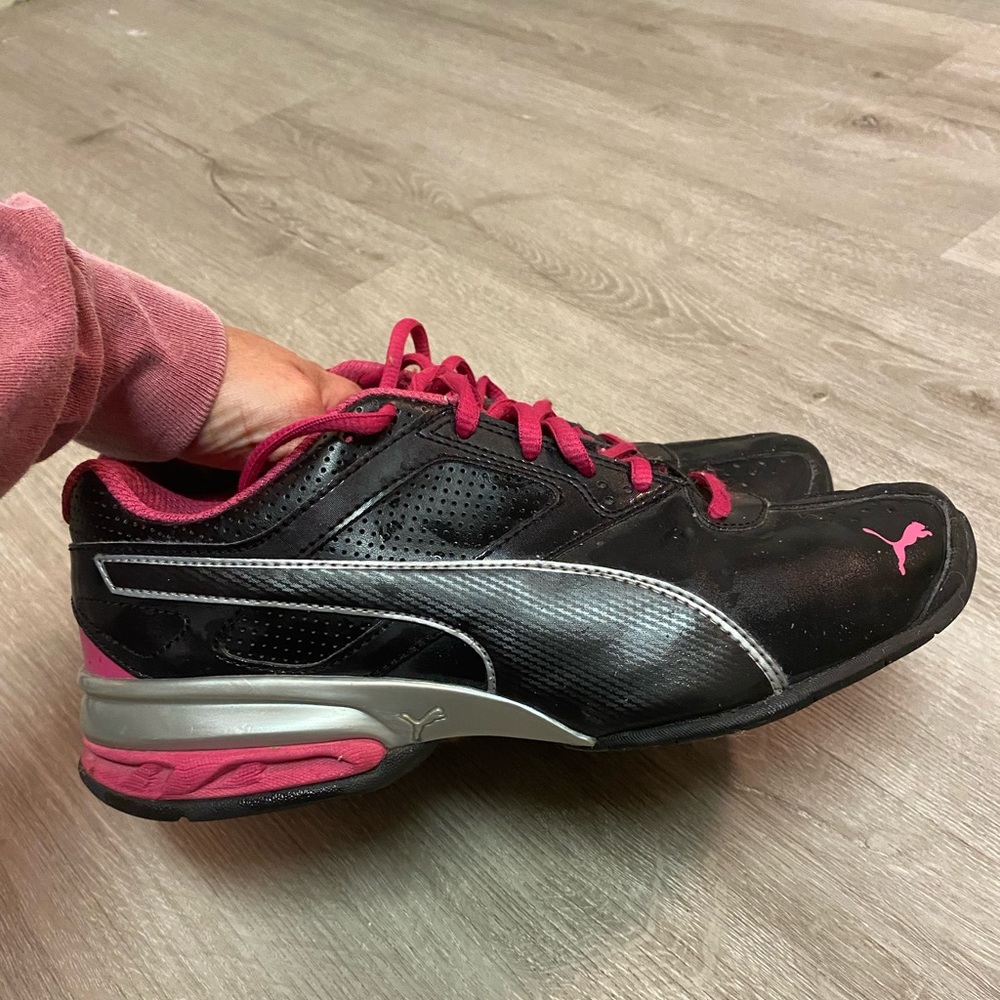 Womens Puma. Size 7 , womens  a few times. Comfortable. I just never wore them.